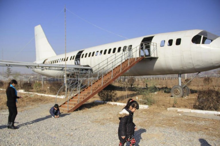 Restoran ala Boeing 737 dari Barang Bekas