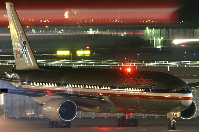 Lagi American Airlines Mendarat Darurat karena Penyakit Misterius