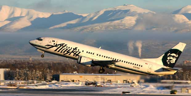 Mabuk, Penumpang Alaska Airlines Ancam Pukuli Penumpang Lain