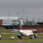 Pesawat Lithuania Mendarat di Rumput Bandara Birmingham