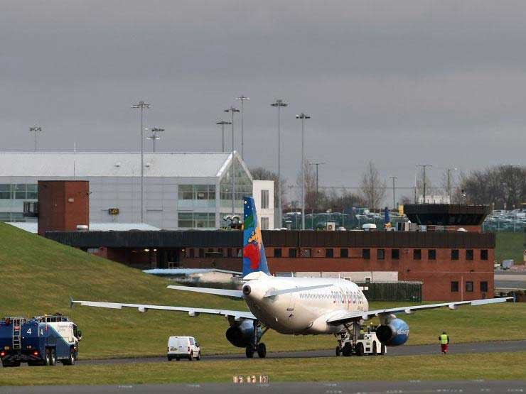 Pesawat Lithuania Mendarat di Rumput Bandara Birmingham