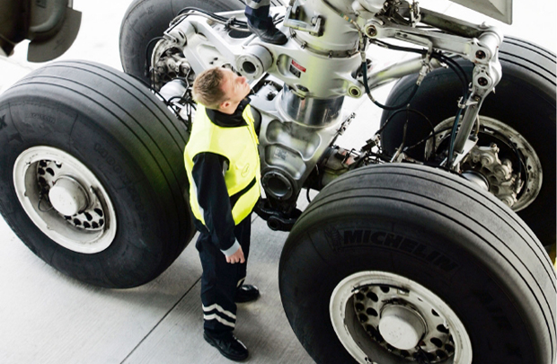 Pengecekan roda Lufthansa