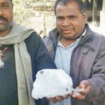 Dihantam Kotoran dari Pesawat, Bahu Wanita India Terluka