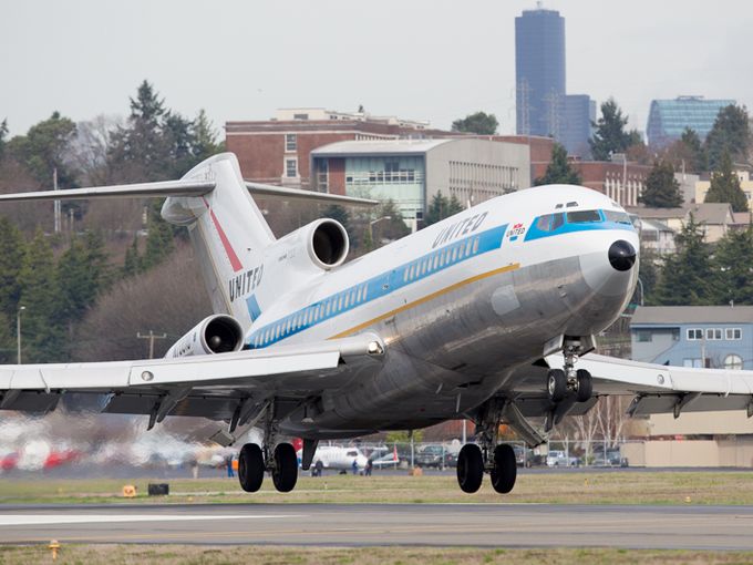 Boeing 727 edisi pertama di dunia milik United Airline terbang untuk kali terkahir.