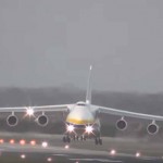 Menegangkan, Raksasa Condor Terombang-Ambing Crosswind Saat Mendarat