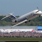 Pesawat Tupolev TU-334 buatan Rusia saat bermanuver.
