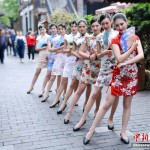 Pramugari dalam Balutan Cheongsam, Kolaborasi 2 Keindahan