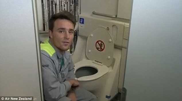 Tahukah Anda Berapa Harga Toilet Pesawat? Rp222 Juta!