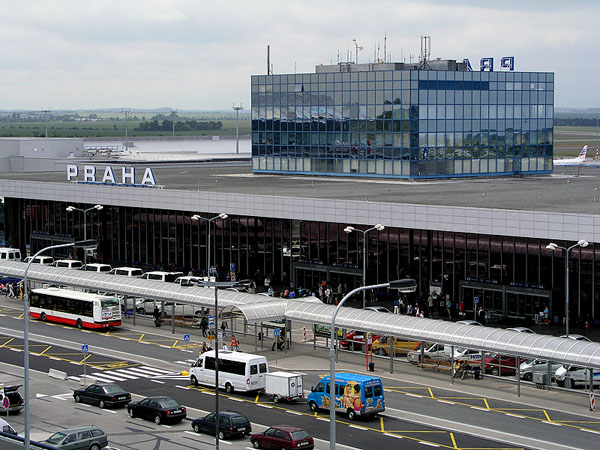 Hanggar Bandara Praha Terbakar Satu B-373 Jadi Korban