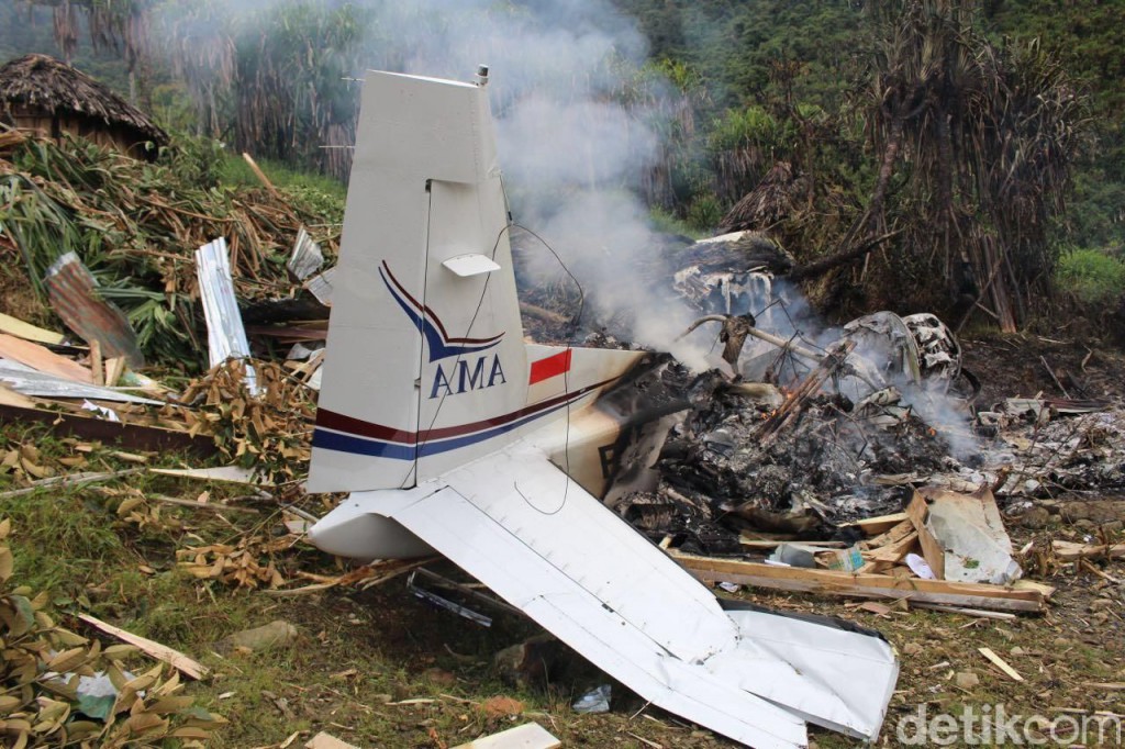 Gagal Landing, Pesawat AMA Tabrak Rumah Warga di Papua