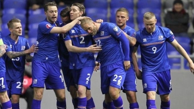 Dihempas Badai, Pesawat Timnas Islandia Mendarat Selamat