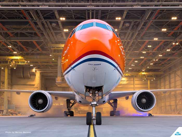 Tak Hanya Tim Sepak Bola, KLM Cat Pesawatnya dengan Warna Orange