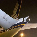Ekor Pesawat Singapore Airlines Rusak Setelah Tabrak Pesawat Lain