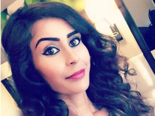 British Muslim Woman Detained After Reading Syrian Art Book on Plane