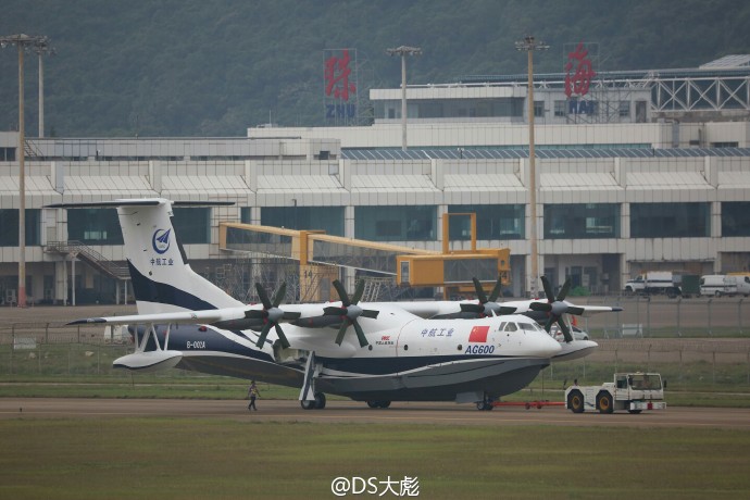 China Pamerkan Amfibi Terbesar di Dunia