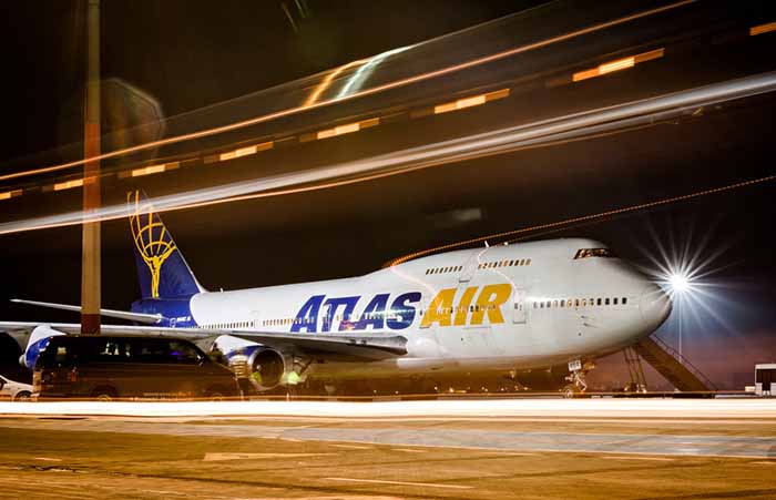 Pertama dalam Sejarah, Boeing 747-400 Mendarat di Polandia