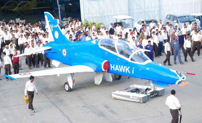 HAL Tampilkan Pesawat Latih Hawk i