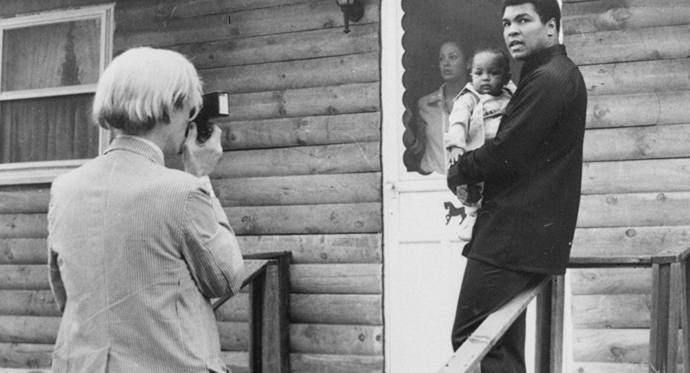 Hanya Karena Muslim, Putra Muhammad Ali Ditahan di Bandara