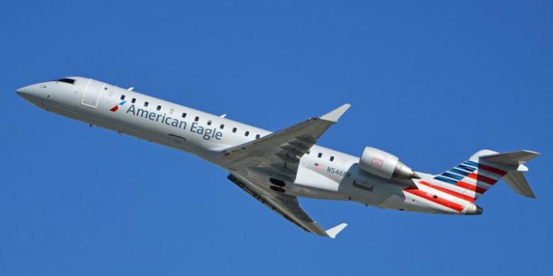 Sebuah Jet American Eagle Tabrak Rusa Saat Lepas Landas