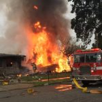 Pesawat Hantam Permukiman di California