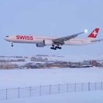 Boeing 777-300 Swiss Airlines Melakukan Pendaratan Darurat Berani di Bandara Kecil Bersalju