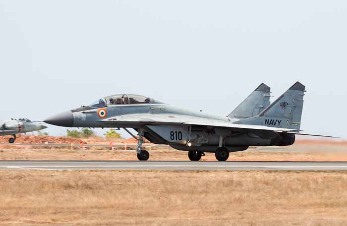 MiG-29K India Paksa Bandara Sipil Lumpuh Berjam-Jam