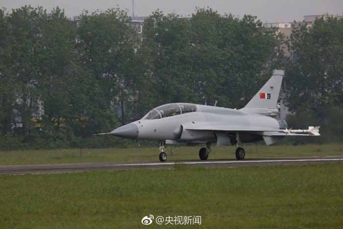 JF-17B Lakukan Penerbangan Perdana