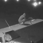 Ya Ampun, Orang-Orang Ini Menyusup ke Bandara Hanya Untuk Mencium Bahan Bakar Pesawat
