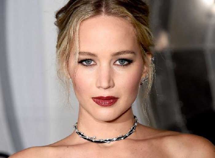 Di Ujung Maut, Dua Mesin Pesawat Jennifer Lawrence Mati