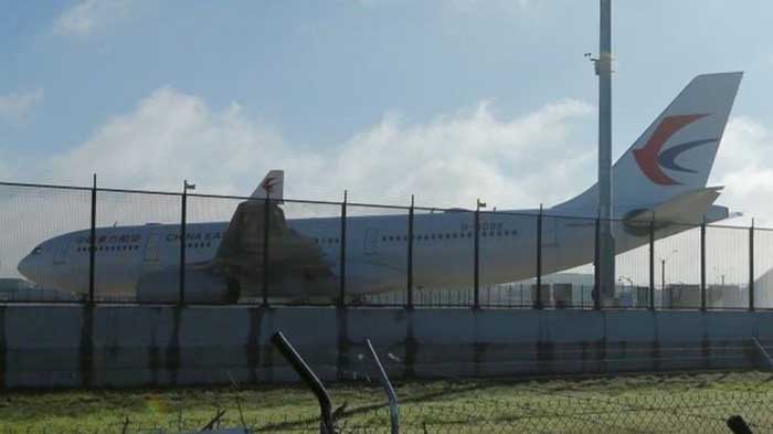 Mesin Berlubang, Pesawat China Eastern Airlines Mendarat Darurat