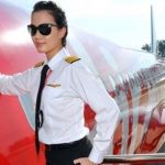Ratu Kecantikan di Ruang Kokpit