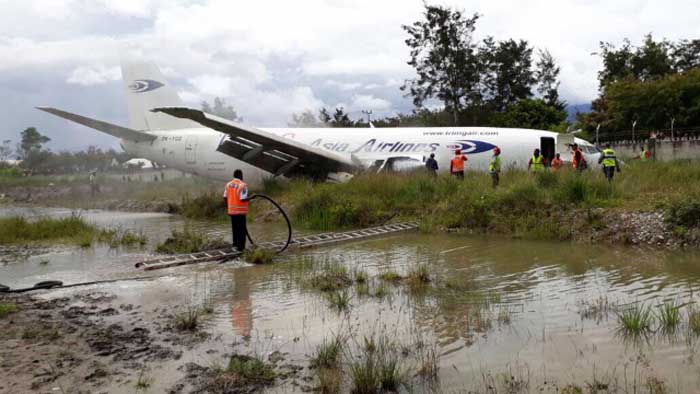 Baru Digunakan Seminggu, Boeing 737-300 Tri MG Asia Airlines  Tergelincir di Wamena