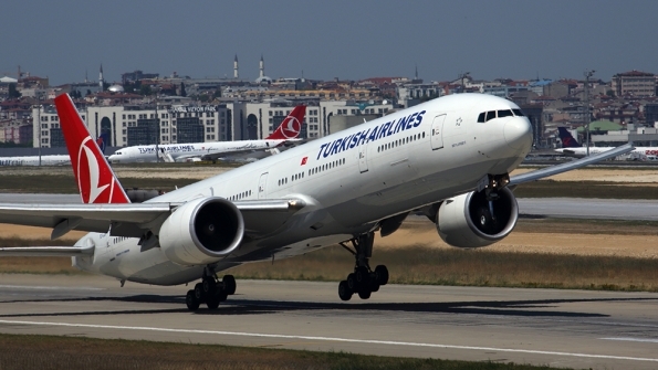 Dr Oz Beri Kejutan Manis di Penerbangan Turkish Airlines