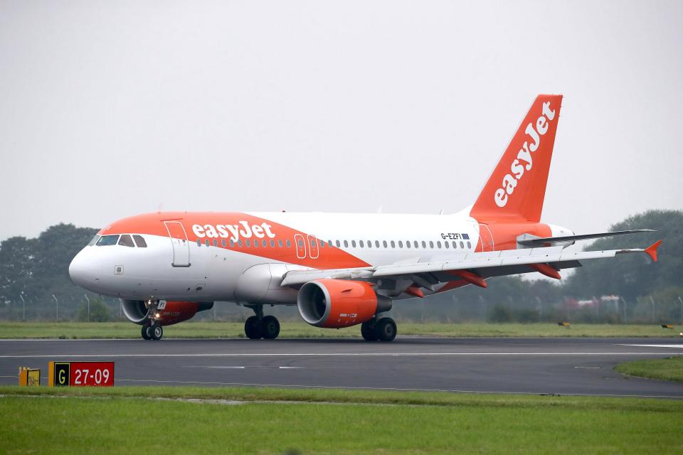 Easyjet Mendarat Darurat di Manchester