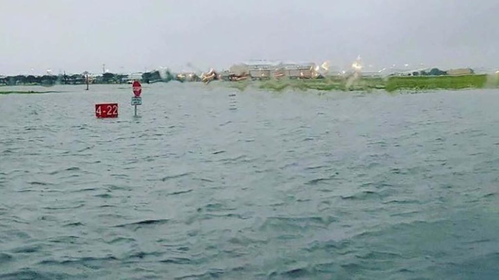 Banjir Besar, 5000 Penerbangan Cancel