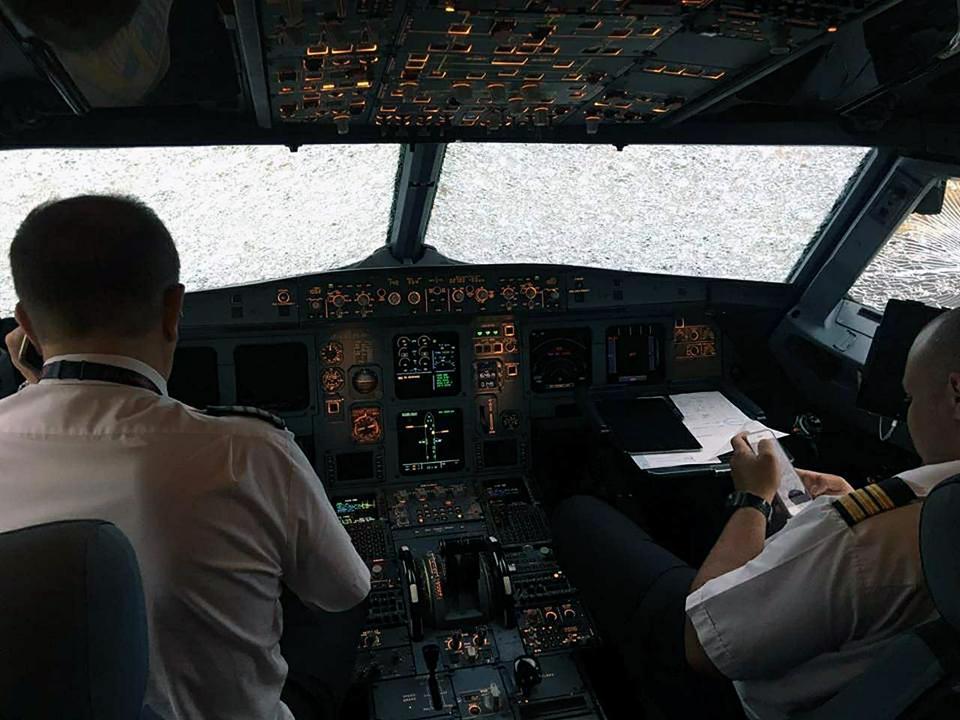 Pilot Melawan Badai, Landing Tanpa Mampu Melihat Landasan