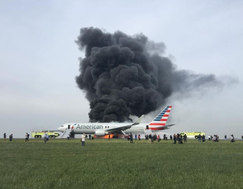 Video Lengkap Terbakarnya American Airlines Dirilis