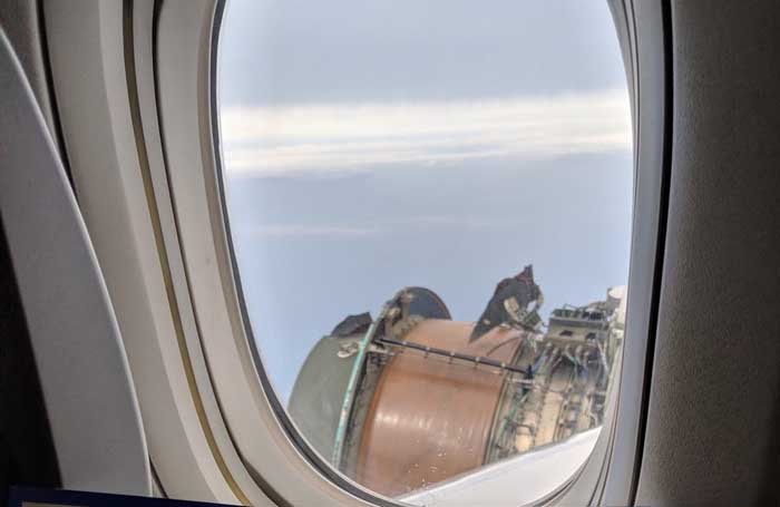 Mesin Jebol di Udara, Boeing 777 United Airlines Mendarat Selamat