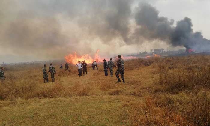Bawa 78 Penumpang, Pesawat Bangladesh Jatuh dan Terbakar di Kathmandu