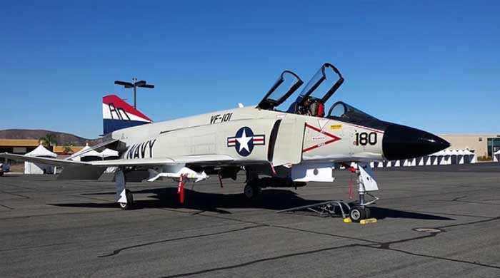 Ingin Punya Jet Tempur Pribadi? Silahkan Beli F-4 Phantom Ini