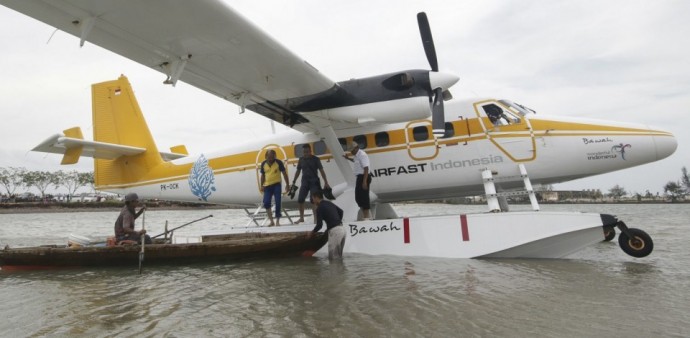 Pesawat Airfast Indonesia Mendarat di Laut