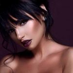 Dianggap Tampil Terlalu Seronok, Model Playboy Dilarang Naik Pesawat