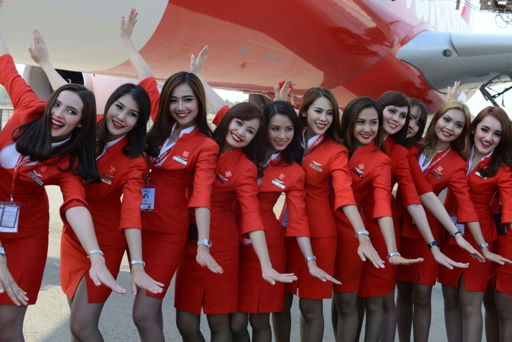 Mumpung Ulang Tahun, Yuk Lihat Pramugari Cantik dari Seluruh Dunia
