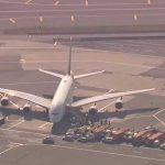 100 Penumpangnya Sakit, Pesawat Emirates Dikarantina di Bandara JFK