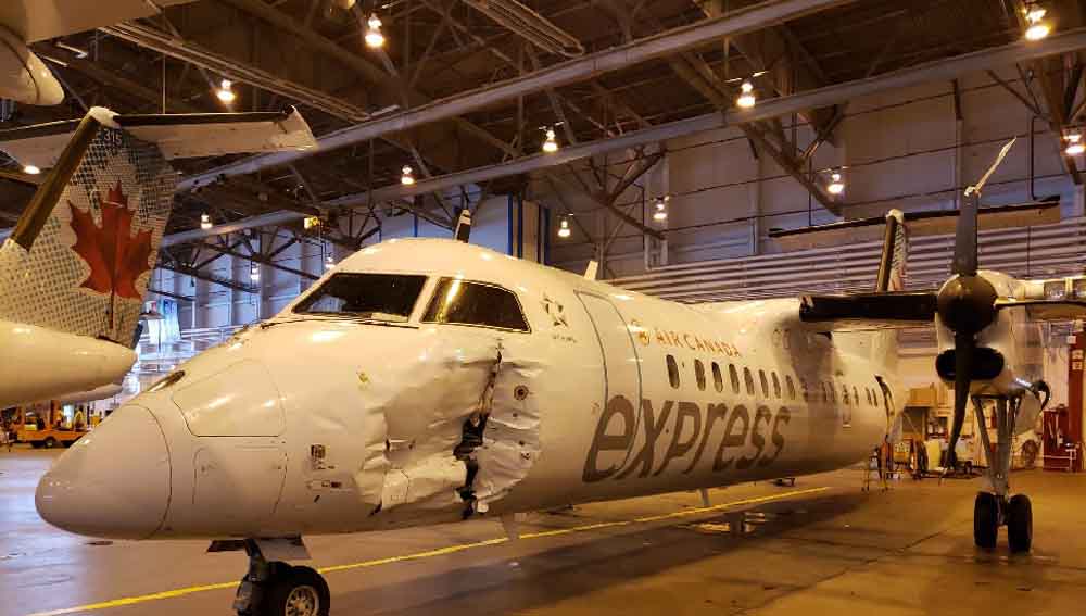 Bombardier Dash 8-300 Jazz Aviation Penyok Diseruduk Truk Bahan Bakar