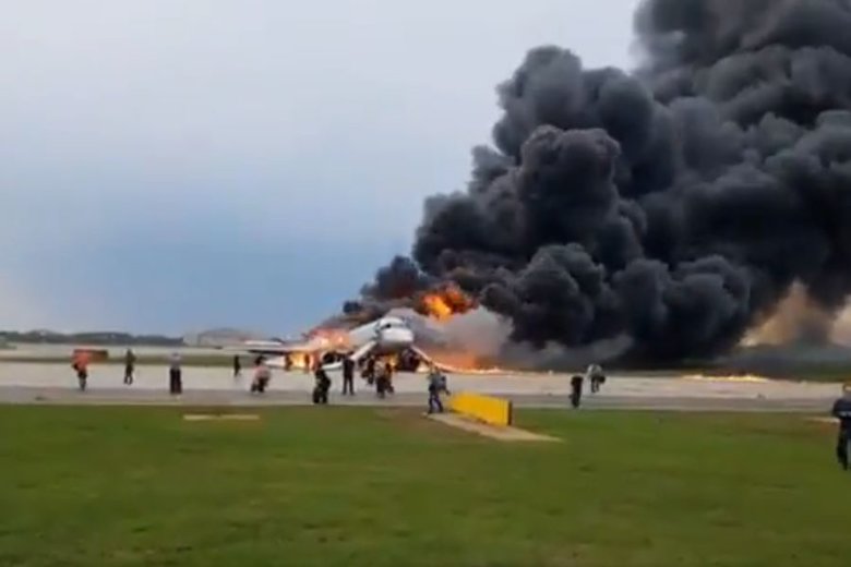 Sukhoi Superjet Aeroflot Terbakar Hebat, 13 Meninggal