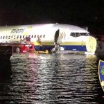 Boeing 737 Tergelincir Masuk Sungai di Florida