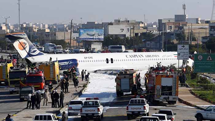 Overshoot, Pesawat Caspian Airlines Iran Meluncur ke Jalan Raya