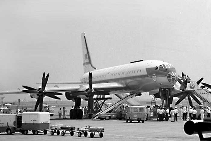 Misi Menegangkan Saat Khrushchev Terbang Amerika dengan Tu-114