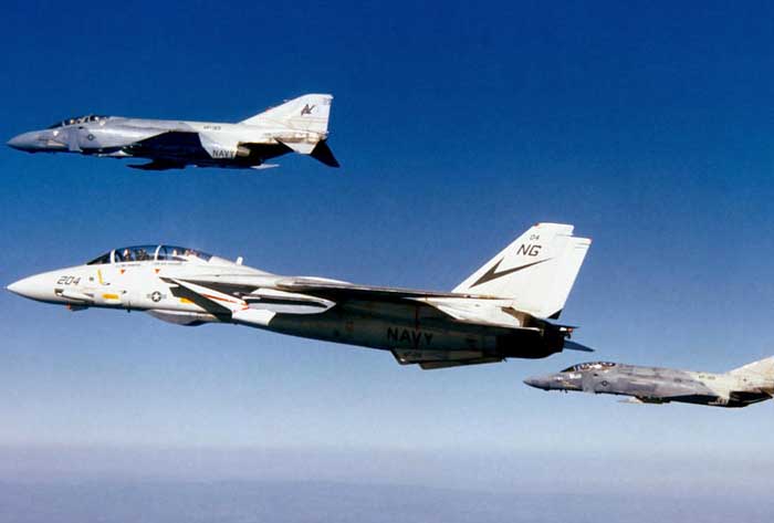 F-14 Tomcat Vs F-4 Phantom; Yang Satu Lebih Baik, Satu Lagi Jadi Favorit
